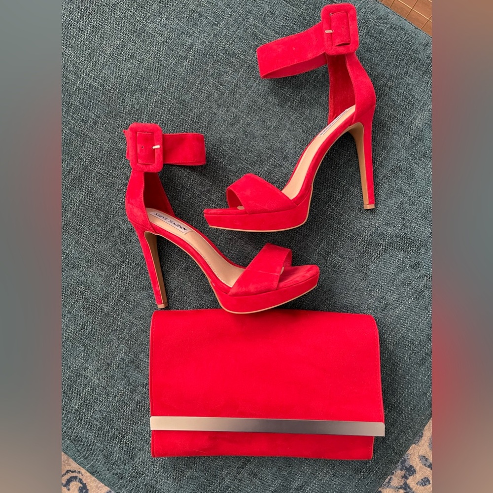 Gorgeous red STEVE MADDEN pump heels 👠